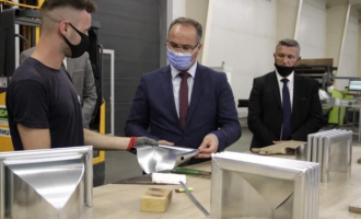 Krasniqi siguron bizneset se do t’i trajtojë me prioritet kërkesat e tyre