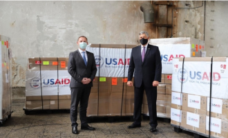 Kosovës iu dhuruan 50 respiratorë donacion nga SHBA dhe USAID