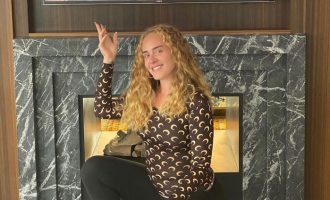 Adele ka humbur mbi 45 kilogramë dhe njerëzit nuk gabojnë kur thonë se ajo nuk njihet më