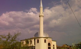 Vidhet arka e një xhamie në Malishevë