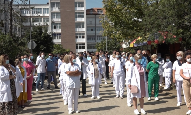 Punëtorët shëndetësorë paralajmërojnë protesta të përshkallëzuara