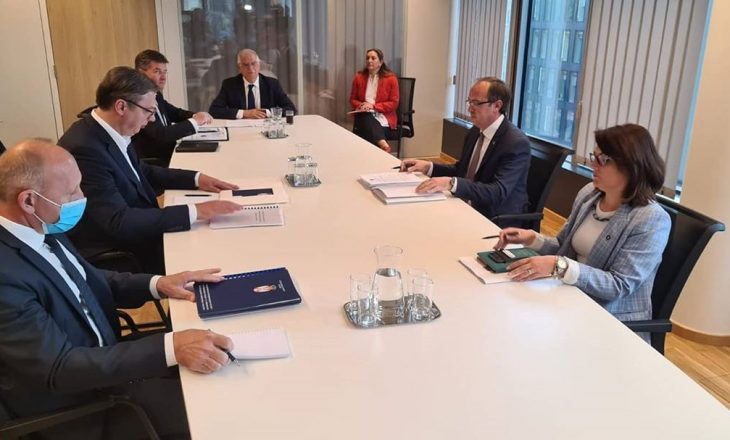 Qeveria pranon se ka marrë ftesë për tu takuar me Serbinë në Bruksel – Këto janë datat