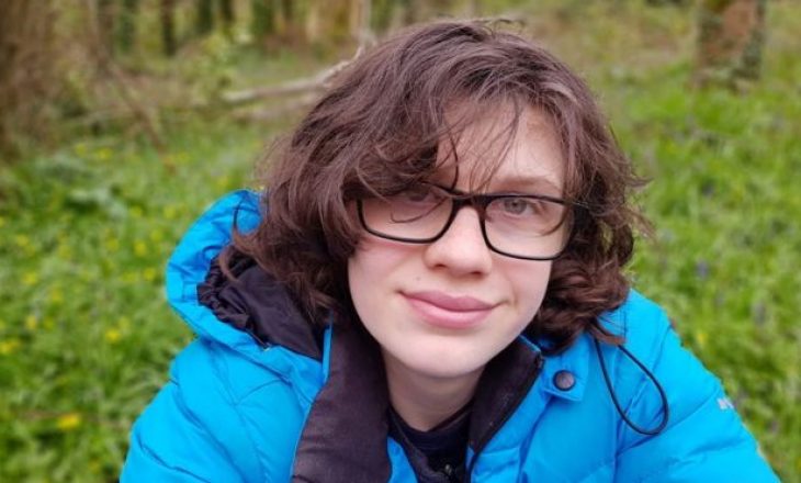 Adoleshenti autist fiton çmimin e madh për letërsi me ditarin e tij