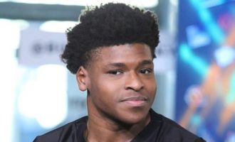 Ylli i serialit “Cheer” është akuzuar për prodhimin e imazheve seksuale të fëmijëve