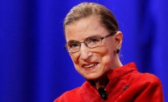 Gjyqtarja e Gjykatës Supreme dhe ikona e të drejtave të grave, Ruth Bader Ginsburg, ka vdekur në moshën 87 vje çare nga kanceri.