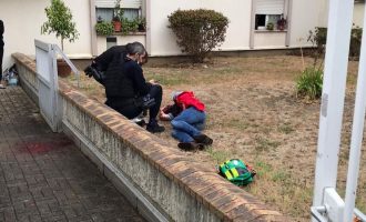 Paris: Dy persona rëndë të lënduar në sulmin me thikë