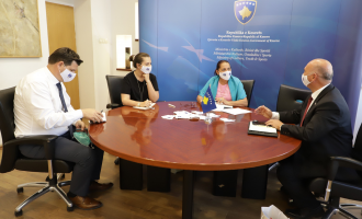 Ministrja Dumoshi takoi drejtuesit Komitetit Olimpik të Kosovës