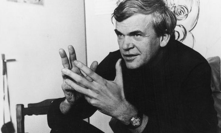 Shkrimtari i famshëm Milan Kundera do të dhurojë bibliotekën e tij personale vendlindjes së tij