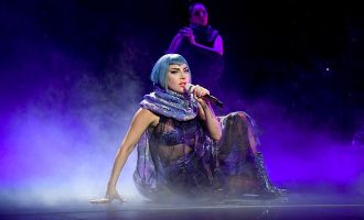 Lady Gaga rrëfen përvojën e tmerrshme të dhunimit dhe si i ndihmoi gjyshja e saj për t’a tejkaluar