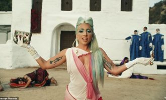 Lady Gaga lavdërohet si një ‘artiste gjeniale’ për videon e re  911