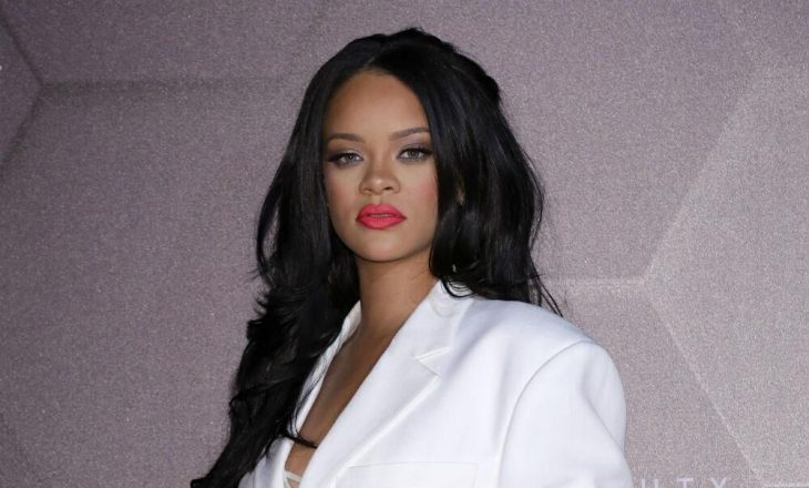 Rihanna premton se ‘pritja do ia vlejë’ për albumin e ri