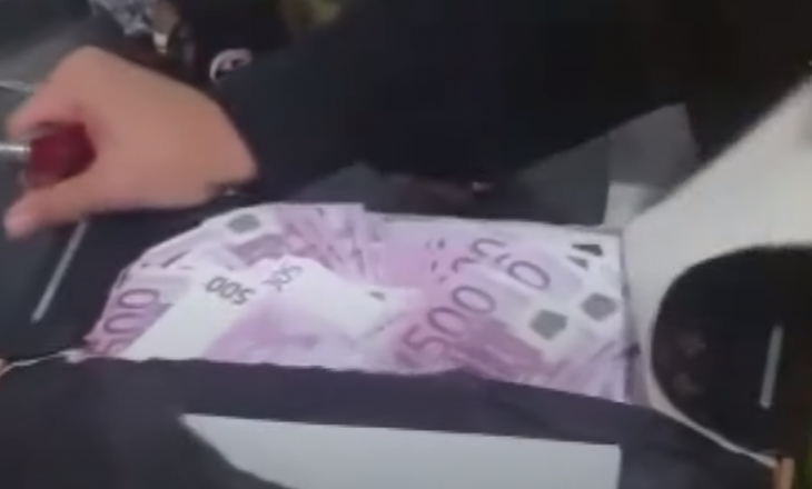 10 nga 30 të arrestuarit nga një operacion janë shqiptarë – Çanta e mbushur me “500-she” dhe kokaina me kode (VIDEO)