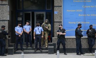 Euronews shkruan për arrestimin e Nasim Haradinajt dhe Hysni Gucatit