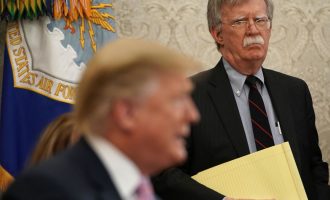 Bolton në hetime për librin e tij rreth Trump-it