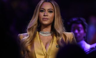 Beyonce dhuroi edhe 1 milion dollarë për bizneset e vogla të pronarëve me ngjyrë