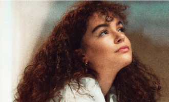 Këngëtarja shqiptare ndërpret karrierën muzikore për t’iu përkushtuar studimeve