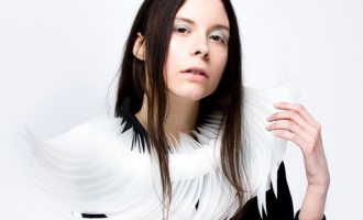 Intervistë me Hana Zeqën, dizajneren e Fight or Flight, koleksionit që ndërthur dizajnin me teknologjinë