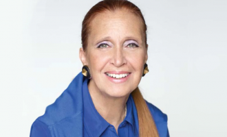 Si ka arritur Danielle Steel të shkruajë 179 libra