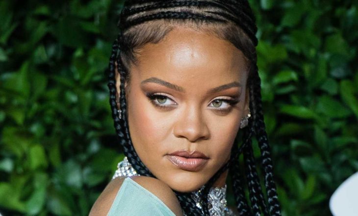 Dokumentari për Rihanna-n do të shfaqet në vitin 2021, thotë regjisori Peter Berg i cili ka punuar për 4 vjet
