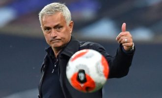 U eliminua nga kroatët me përmbysje, Mourinho shkon në dhomat e zhveshjes për të përgëzuar Dinamo-n