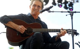 Kantautori i famshëm në gjendje kritike pas operacionit në zemër