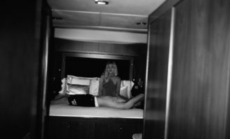 E fejuara e Brooklyn Beckham, Nicola Peltz poston foto intime nga dhoma e gjumit