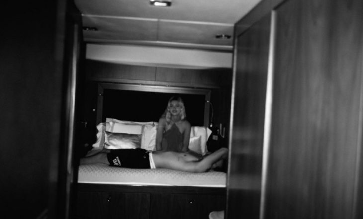 E fejuara e Brooklyn Beckham, Nicola Peltz poston foto intime nga dhoma e gjumit