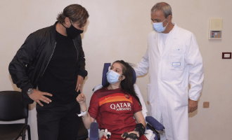 Totti vizitoi tifozën që u zgjua nga koma