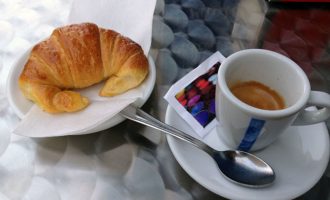 Kërkohet që të largohen kufizimet për sektorin e gastronomisë