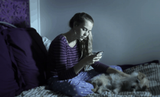 ‘Pornografia hakmarrëse’ është bërë e zakonshme gjatë karantinës, thonë aktivistët