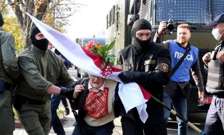 Arrestohen qindra gra në protestat opozitare në Bjellorusi, në mesin e tyre edhe një 73 vjeçare
