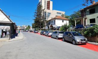 Shtegu i biçikletave kthehet në “vendparking të veturave” vetëm tri ditë pas përurimit