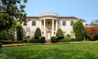 Vila e serialit ikonë të viteve të 90-ta del me qira