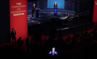 “Palaço”, “mbylle gojën”, “gënjeshtar”, “racist” – New York Times e quan “përleshje të shëmtuar” debatin në mes të Trump e Biden (VIDEO)