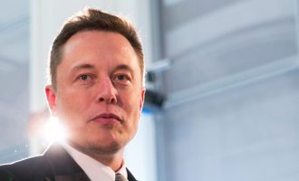Elon Musk mendon që emri i vajzës së tij X Æ A-12 tingëllon si një password
