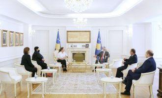 Thaçi: Familjet e dëshmorëve di ta kenë përjetësisht kujdesin e shtetit të Kosovës