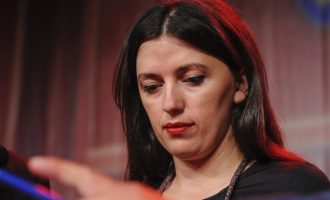 Albulena Haxhiu fton partitë të përkrahin mocionin për shkarkimin e Qeverisë Hoti