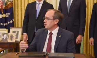 Hoti publikon pamje të reja nga takimi në Shtëpinë e Bardhë