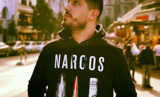 Menaxheri i shumë artistëve shqiptarë ‘thumbon’ estradën