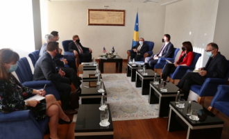 Hoti takon përfaqësuesit e DFC-së, diskutojnë për projektet kapitale