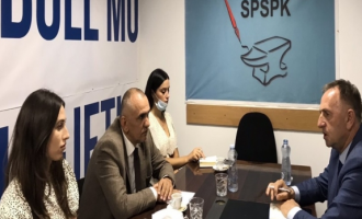 Qeveria po rrezikon që rreth 100 mijë punëtorë të mbesin pa punë