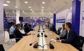 Mustafa takohet me shefin e BE-së për Kosovën, diskutohet për liberalizimin e vizave