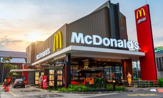 52 ish punëtorë kanë paditur McDonald’s duke kërkuar qindra miliona euro dëmshpërblim