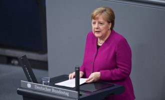 Merkel thotë se BE-ja duhet të kërkojë kontakt të drejtpërdrejtë me Putin