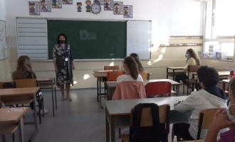 Mësimdhënësit që infektohen me COVID-19 do të zëvendësohen në dy mënyra