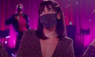 Dua Lipa në bashkëpunim me James Corden parodizon këngën “New Rules” me këshilla për Covid