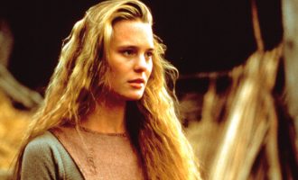 Kasta e aktorëve të klasikut të famshëm po ribashkohen me synim të largojnë Trump-in