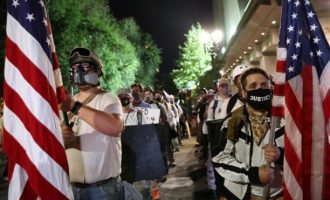 Policia e qëllon për vdekje të dyshuarin për vrasjen e një protestuesi të krahut të djathtë