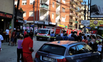 Nga vetura e djegur përhapen flakët në një objekt në Prishtinë – Nuk raportohet për të lënduar