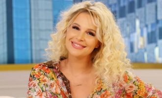 Gafa e radhës së moderatores shqiptare: “Shkolla ishte me fat që u shemb nga tërmeti”